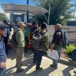 En la entrada a la Embajada de Estados Unidos, en la zona 16 de la capital, se apostó un grupo de manifestantes de los veteranos militares. Foto: Daniel Ramírez