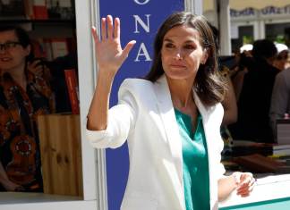 La reina Letizia asiste a la inauguración de la 83ª edición de la Feria del Libro de Madrid, este viernes. EFE/ Chema Moya