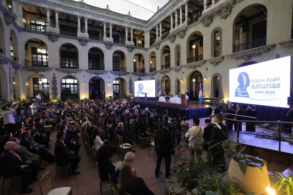La actividad en conmemoración de Miguel Ángel Asturias se realizó en el Palacio Nacional de Cultural. Foto: Gobierno de Guatemala