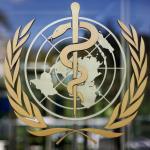 Logotipo de la Organización Mundial de la Salud en la sede de la OMS en Ginebra. Foto La Hora: AP