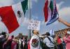 Una persona sostiene un cartel que dice: "Todos somos un mismo México". (AP Foto/Ginnette Riquelme, Archivo)