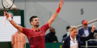 Novak Djokovic celebra la victoria ante Francisco Cerúndolo. (AP Foto/Thibault Camus)