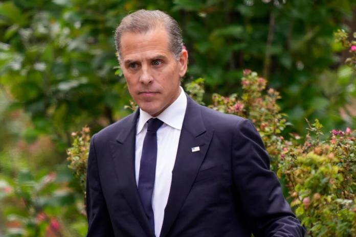 Hunter Biden sale de la corte federal en Wilmington, Delaware (Foto AP/Matt Slocum)