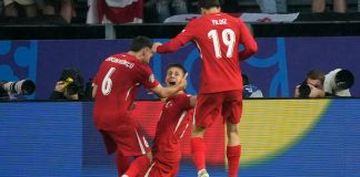 Arda Guler celebra tras marcar el segundo gol de Turquía ante Georgia. (AP Foto/Martin Meissner)