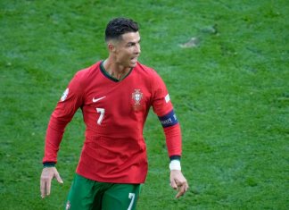 El portugués Cristiano Ronaldo reacciona durante un partido del Grupo F entre Turquía y Portugal en el torneo de fútbol Euro 2024 en Dortmund, Alemania, el sábado 22 de junio de 2024. (Foto AP/Michael Probst)