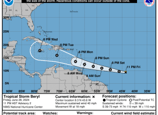 "El Centro Nacional de Huracanes indicó que el sistema tropical en el atlántico, ya se transformó en Tormenta Tropical «Berly» ", Foto: NHC / La Hora.