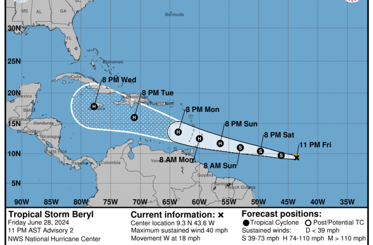 "El Centro Nacional de Huracanes indicó que el sistema tropical en el atlántico, ya se transformó en Tormenta Tropical «Berly» ", Foto: NHC / La Hora.