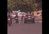 Un hombre armado despoja a un conductor de sus pertenencias en la calzada Atanasio Tzul, zona 12, y después huye con otro hombre en una moto. Foto: Captura de pantalla