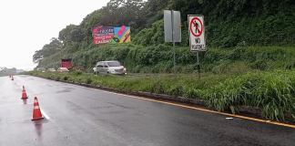 Hundimiento en el kilómetro 44 de la autopista Palín-Escuintla afecta el tránsito en Villa Nueva. Foto: Captura de pantalla