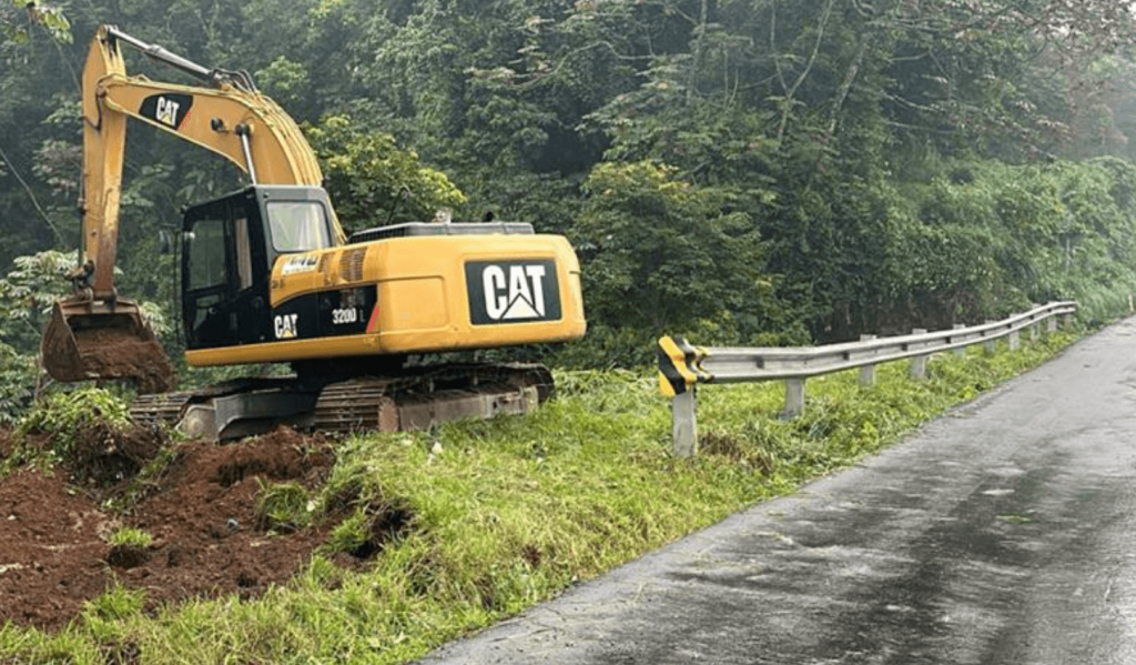 Maquinaria para reparación de la zona afectada. (Foto: CIV)