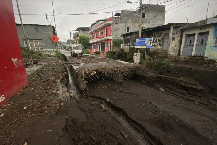 Al tramo le faltan 10 metros para ser finalizado y está siendo afectado por las lluvias. (Foto: José Orozco/La Hora)