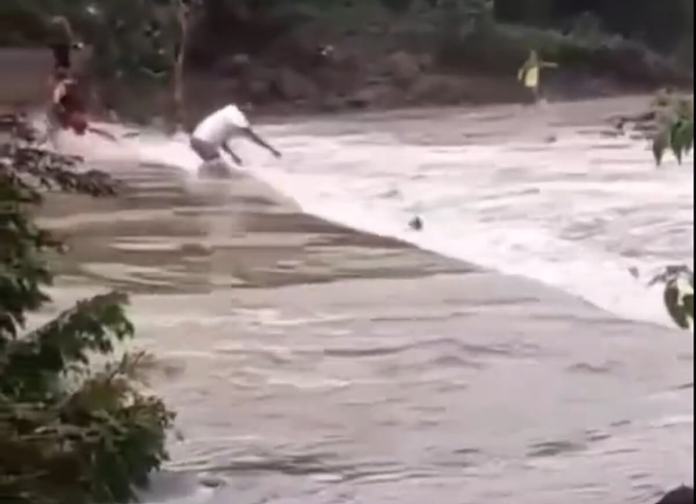 Tres hombres fallecen al ser arrastrados por la corriente del río Pulula. Foto: Captura de pantalla