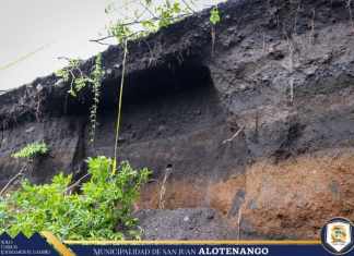 "A la altura del Km 83.5 se registro un socavamiento en el municipio de Alotenango, Sacatepéquez", Foto: Municipalidad de Alotenango / La Hora.