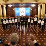 En el día del maestro, 10 docentes de 9 departamentos del país fueron galardonados con la Orden Francisco Marroquín. Foto: Fabricio Alonzo/La Hora