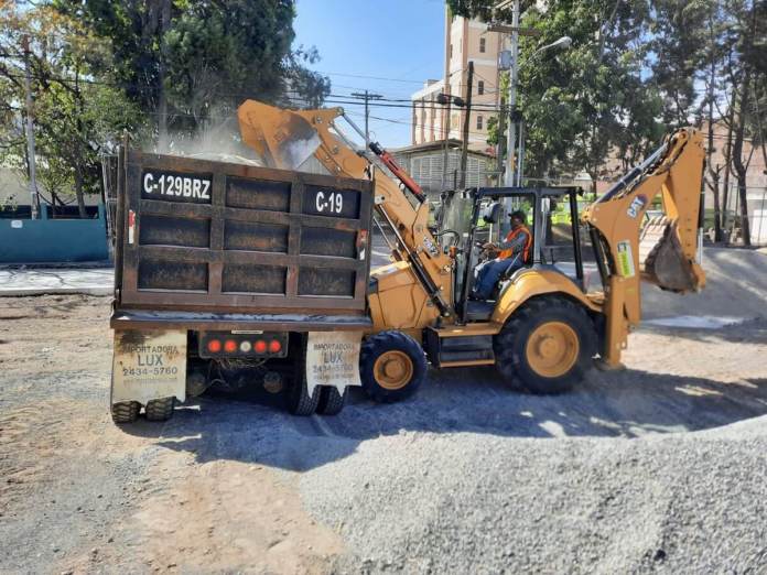 CIV retoma trabajos de construcción del paso a desnivel en la avenida Petapa. Foto: CIV