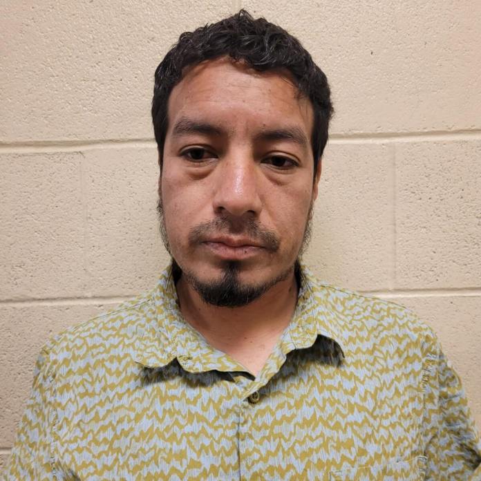 Edy Leonel Vásquez Rabanales, exsubinspector de la Policía Nacional Civil (PNC), es capturado en Arizona, Estados Unidos. Foto: X de John R. Modlin