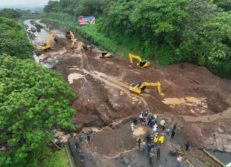 Desde el 14 de junio se mantiene inhabilitado el paso por la autopista Palín-Escuintla. Foto. Bernardo Arévalo/X