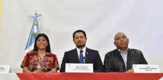 El presidente del organismo Legislativo, Nery Ramos, y la quinta secretaria, Sonia Gutiérrez, inician en Chimaltenango el diálogo por una agenda y una política de los pueblos indígenas. Foto: Congreso