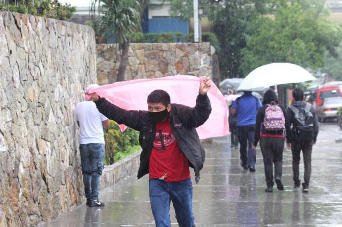 El Instituto Guatemalteco de Seguridad Social (IGSS) se declaró en alerta naranja institucional por dos fenómenos climatológicos relacionados con la lluvia. Foto: IGSS