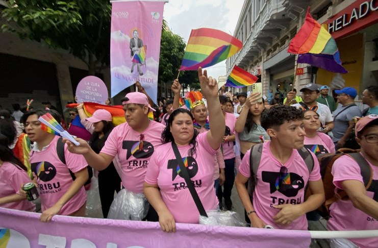 Decenas participaron en el desfile de la diversidad el sábado 29 de junio. Foto: José Orozco/La Hora