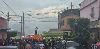 "Incendio estructural en la 36 av. Y 17 calle colonia Abril, zona 5 capitalina" Video: Sergio Osegueda / La Hora