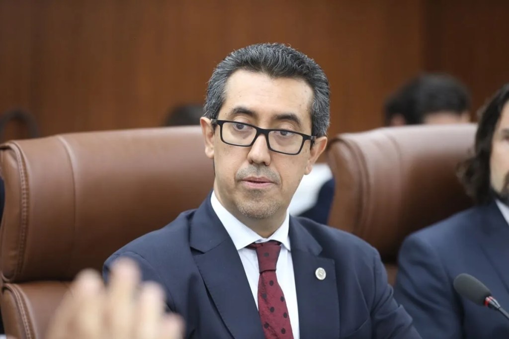 El ministro de Economía, Jonathan Menkos. Foto: Congreso de la República / La Hora.