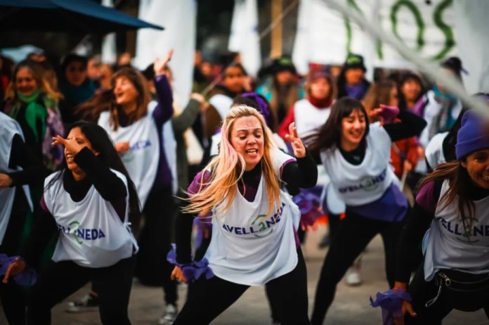 Mujeres participan en la marcha ‘Ni una menos’ cuya actividad central se realizara frente al Congreso Nacional, en Buenos Aires (Argentina). EFE/ Juan Ignacio Roncoroni