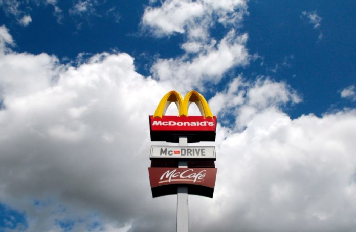 Vista del logo de McDonalds, en una fotografía de archivo. EEFE/Mauritz Antin