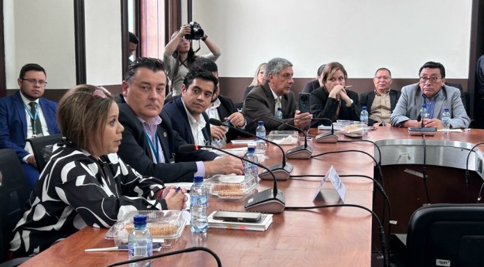 El subdirector del Instituto Guatemalteco de Migración, Eduardo Alejos, confirmó nuevos centros de emisión de pasaporte en el país. Foto: Daniel Ramírez