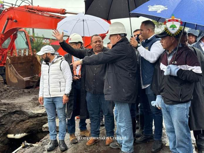 El presidente Bernardo Arévalo visitó el lugar donde se ubica la obra inconclusa de los Q 25 millones. (Foto: Municipalidad de Palín)