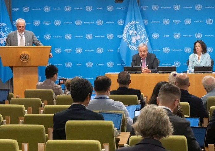 Fotografía cedida por la ONU donde aparece su secretario general, António Guterres, mientras habla durante una conferencia de prensa este lunes en la sede del organismo en Nueva York (Estados Unidos). EFE/ Eskinder Debebe / ONU