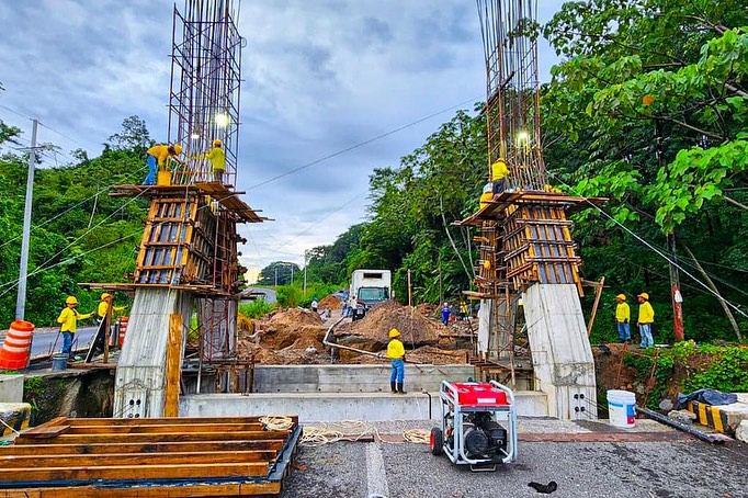 Puente en el Km 119.6 de la CA-02 occidente, a medio construir. Foto: La Hora CIV. 