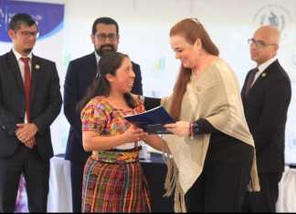 Giracca hizo un serio llamado a los docentes y les recordó que las acciones emprendidas por el Ministerio a su cargo