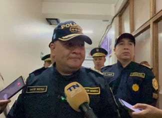 TEl director de la PNC, David Boteo, comenta por las requisas que se realizan para disminuir las extorsiones e informa de la suspensión de descansos. Foto: La Hora