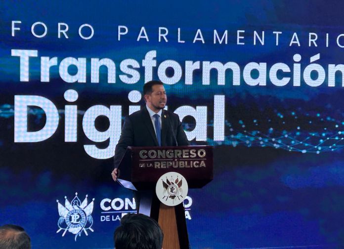 El presidente del Congreso, Nery Ramos inauguró el Foro de Transformación Digital. (Foto: Daniel Ramírez/La Hora)
