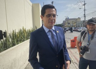 Juan Guerrero, presentó una denuncia contra el exdirector del Banco de Los Trabajadores, Jorge Mondal. (José Orozco/La Hora)