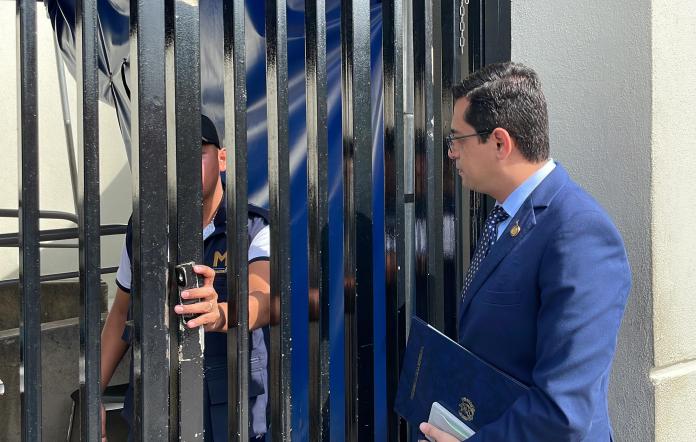 El Secretario General de Presidencia, Juan Guerrero fue citado a la Unidad de Desjudicialización del MP para ratificar la denuncia contra Jorge Mondal. (Foto: José Orozco/La Hora)