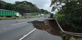 En el kilómetro 44 de la autopista Palín-Escuintla se formó un socavamiento el pasado miércoles 12 de junio. Foto: José Orozco