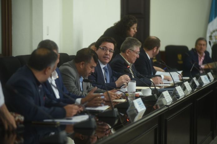 Los integrantes de la comisión de Finanzas del Congreso de la República requirieron información al Ministerio de Finanzas sobre la propuesta de la ampliación presupuestaria. Foto: Fabricio Alonzo