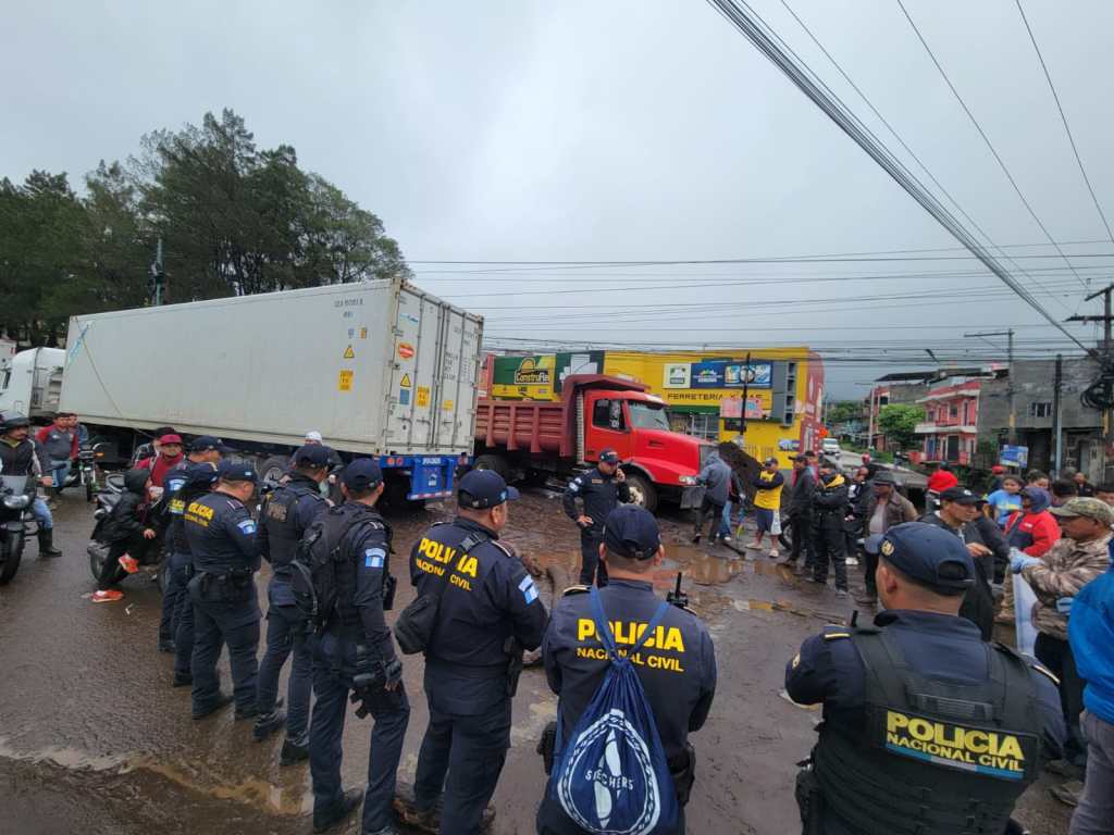 Momentos de tensión se vivieron en la mañana de este 17 de junio en Palín, Escuintla, por la protesta. Foto: Cortesía.