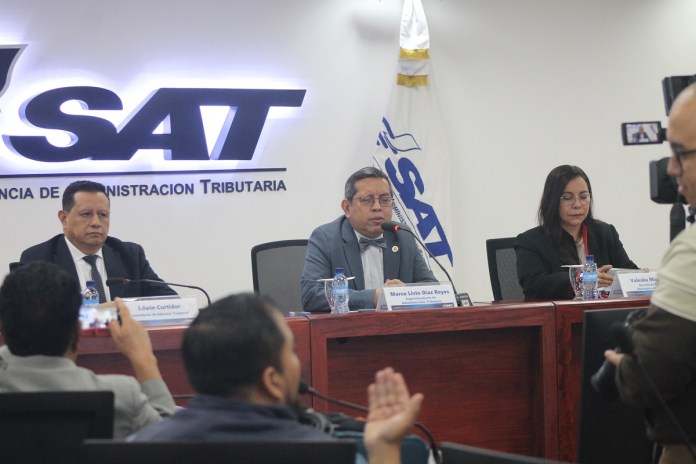 Autoridades de la SAT realizan conferencia de prensa para dar a conocer los beneficios de la firma de un Memorándum de entendimiento entre Guatemala y Panamá. Foto La Hora / José Orozco