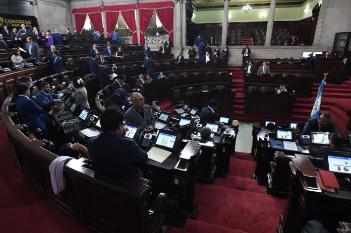 Los diputados apoyaron enviar a comisión la iniciativa de ley de dragados y rescate de la capacidad portuaria marítima. Foto: Fabricio Alonzo/La Hora