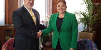El presidente Bernardo Arévalo con la presidenta de Honduras, Xiomara Castro. Foto: Gobierno de Guatemala / La Hora.