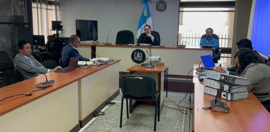 Juez Marco Antonio Villeda autorizó un año más el plazo de investigación sobre bienes de Baldizón. Foto: Daniel Ramírez/La Hora
