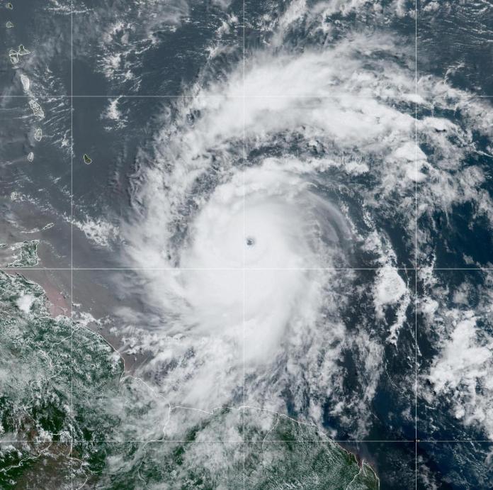 Beryl paso a un huracán de categoría 4 este 30 de junio. Foto: Centro Nacional de Huracanes