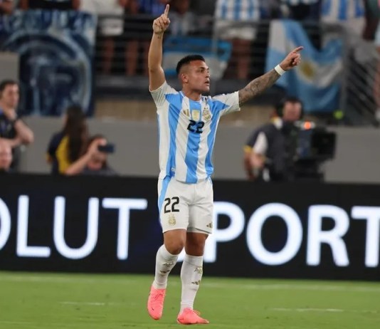 El delantero argentino Lautaro Martínez tras su gol durante la Copa América. EFE/EPA/JUSTIN LANE