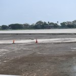 Parte de las pistas que conectarían a distintas áreas del aeródromo con la pista principal no están concluidas. Foto: La Hora / Fabrizio Alonzo.
