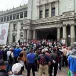 "Soldados veteranos manifestaron este miércoles para exigir al Gobierno el pago de tres meses de lo establecido en la Ley Temporal de Desarrollo Integral, decreto 51-2022", Foto: Daniel Ramírez / La Hora.