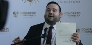 El diputado Julio Portillo presenta su iniciativa de ley para modificar el Programa del Adulto Mayor. Foto: José Orozco