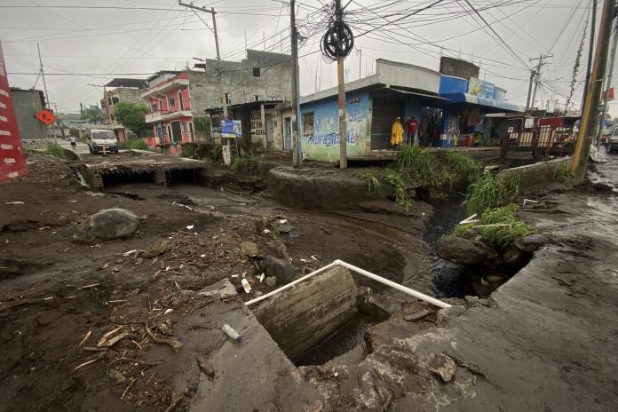 La Hora visitó el lugar en dónde se encuentra la obra y en el sitio los vecinos advirtieron que lo ocurrido este día sucedería.